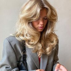 70s-hairstyles-296939-1639407691011-square