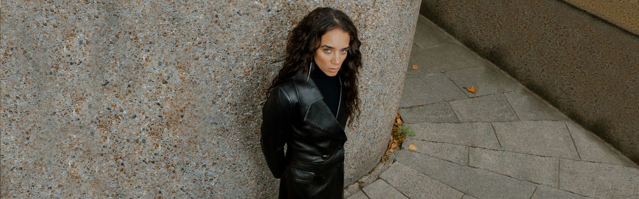 hannah-john-kamen-296946-1639414431529-super