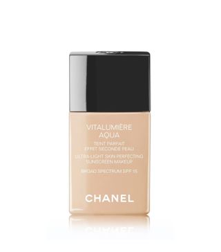 Chanel + Vitalumière Aqua Ultra-Light Skin Perfecting Sunscreen Makeup Broad-Spectrum SPF 15 Hybrid Fluid Foundation