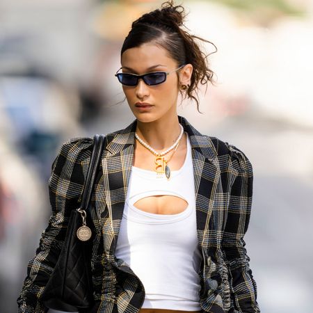 bella-hadid-thong-297137-1641433327921-square