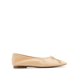 Schutz + Arissa Flat