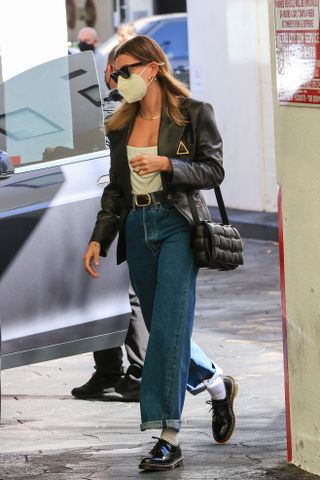 celebrity-jeans-flat-shoes-outfits-297853-1644512840940-main