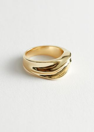 & Other Stories + Embossed Wave Ring