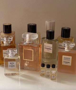 how-to-buy-perfume-online-298319-1646427881446-main