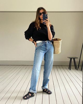 simple-items-to-wear-with-jeans-298427-1647198494579-main