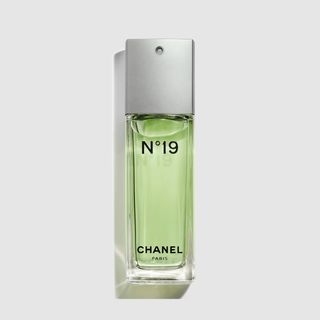 Chanel + N°19 Eau de Toilette