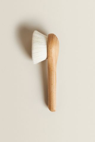 Zara + Wooden Face Brush