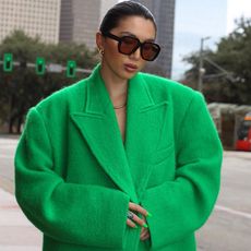 how-to-wear-kelly-green-299429-1650683907964-square