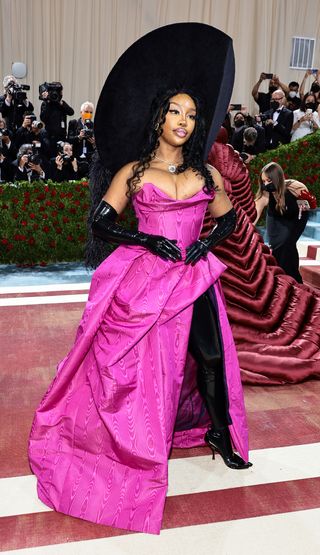 met-gala-red-carpet-looks-2022-299596-1651538132403-image