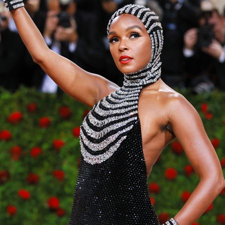 best-met-gala-2022-beauty-looks-hair-makeup-299635-1651539908522-square