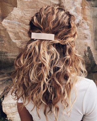 how-to-get-beach-waves-299818-1652388950107-main