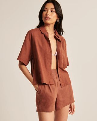 Abercrombie + 90s Cropped Linen-Blend Button-Up Shirt