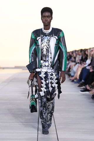 louis-vuitton-cruise-2023-review-299896-1652508247693-image