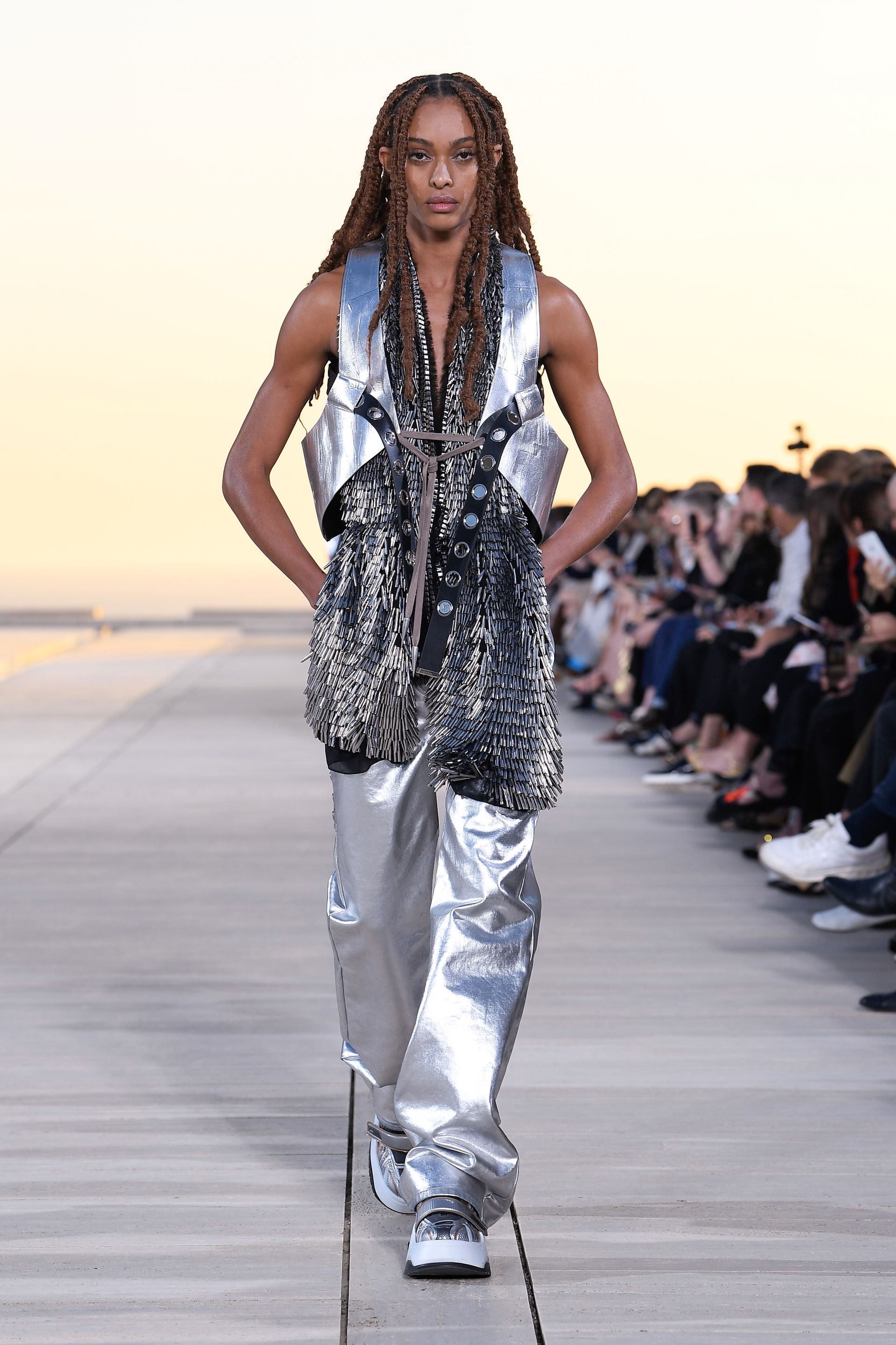 louis-vuitton-cruise-2023-review-299896-1652508285710-image-1920-80.jpg