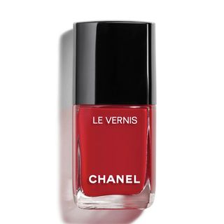 Chanel + Le Vernis in Rouge Puissant