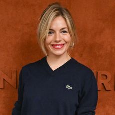 sienna-miller-flat-shoes-jeans-300329-1654696489216-square