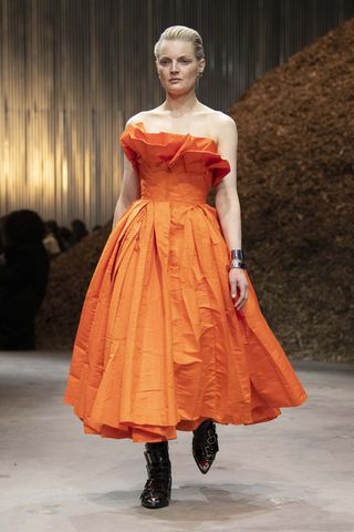 orange-fashion-trend-300473-1655119830428-main