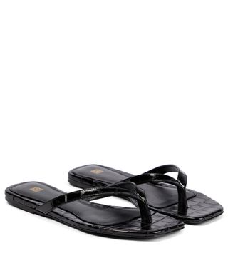 Totême + Croc-Effect Leather Thong Sandals