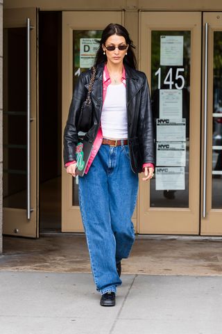 celebrity-loose-jean-outfits-300556-1655309236937-image