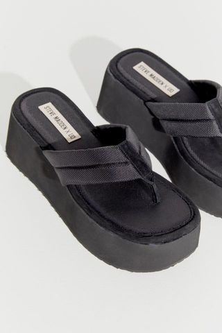 Steve Madden + UO Exclusive Contempo Thong Platform Sandal