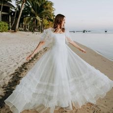 best-beach-wedding-dresses-300842-1656539063595-square