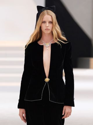 chanel-bows-300997-1657147652168-image