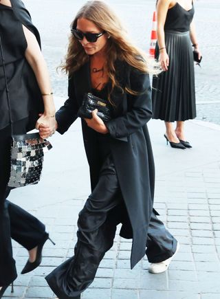 mary-kate-olsen-paris-outfit-301031-1657232376522-image
