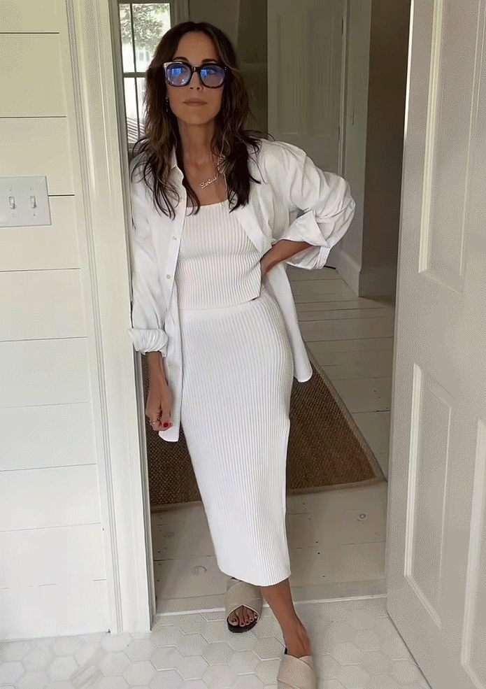 50-year-old-mom-summer-style-301126-1657743438428-main