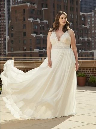 ashley-graham-pronovias-wedding-dresses-301309-1658509192828-image