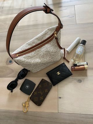 fashionable-handbags-301666-1659800932552-image