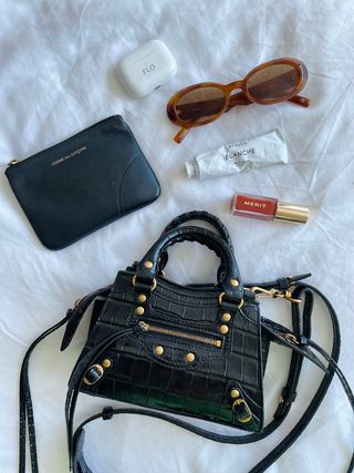 fashionable-handbags-301666-1659800934004-image