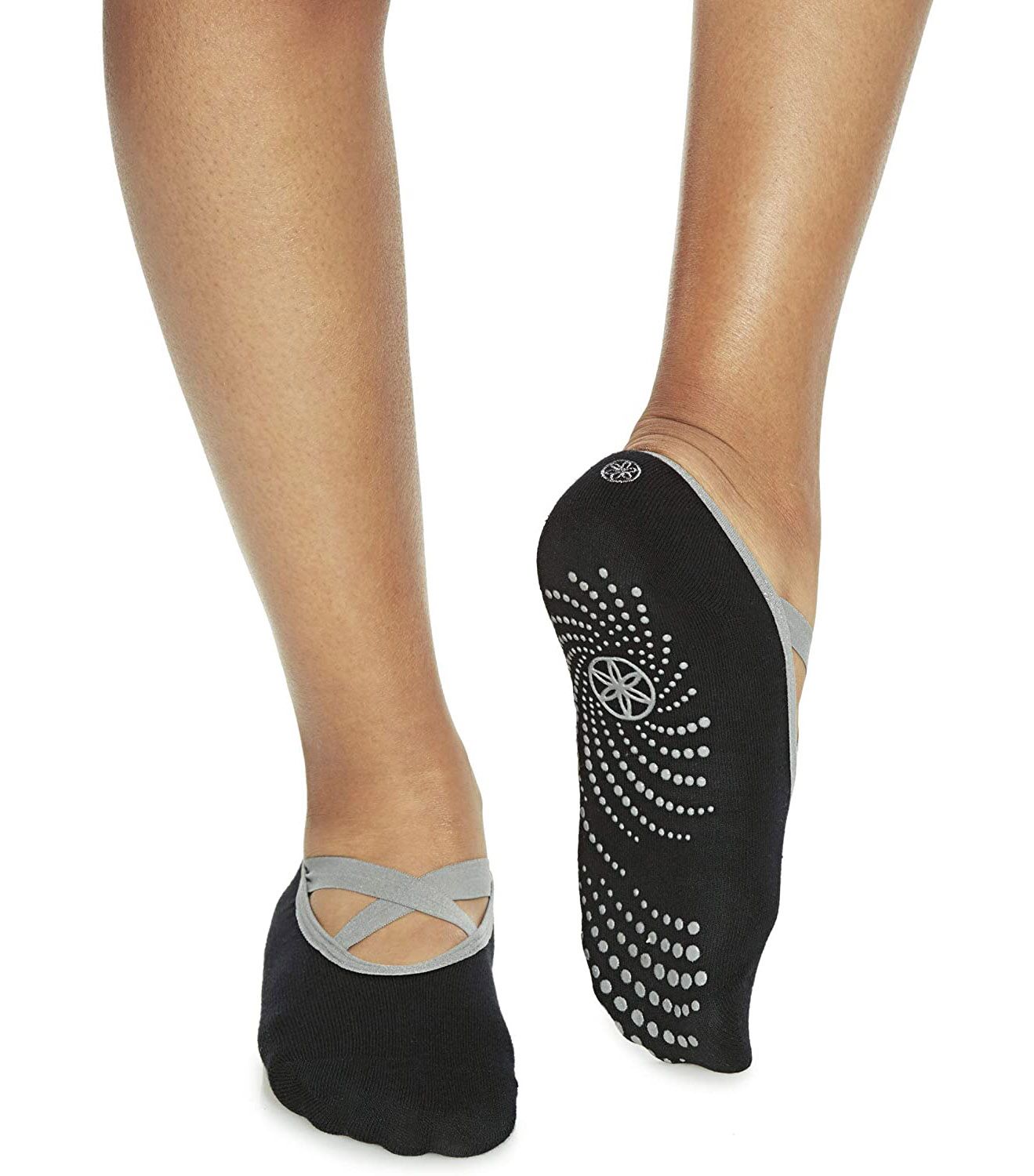 best-non-slip-yoga-socks-301908-1660868241184-main-1920-80.jpg