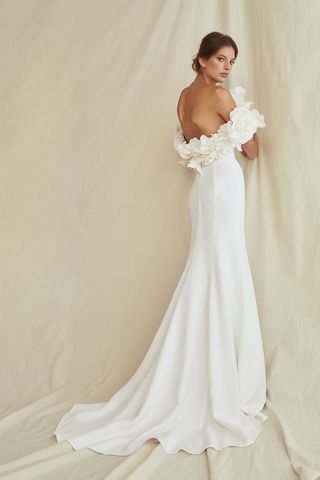wedding-dress-designers-302016-1661450068992-main