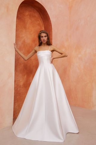wedding-dress-designers-302016-1661452032415-main