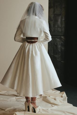 wedding-dress-designers-302016-1661457415197-main
