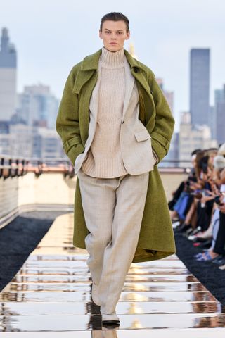 cos-new-york-fashion-week-autumn-2022-collection-302448-1663243074463-image