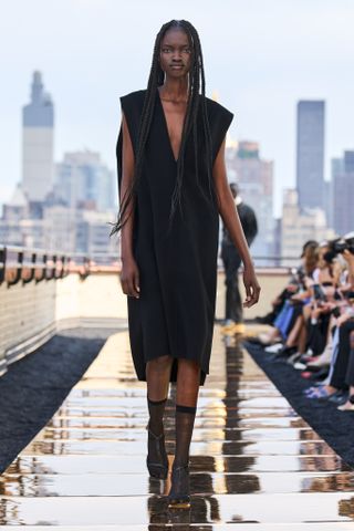 cos-new-york-fashion-week-autumn-2022-collection-302448-1663243077261-image