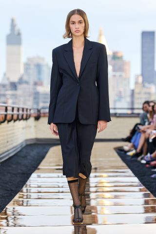 cos-new-york-fashion-week-autumn-2022-collection-302448-1663244271172-main