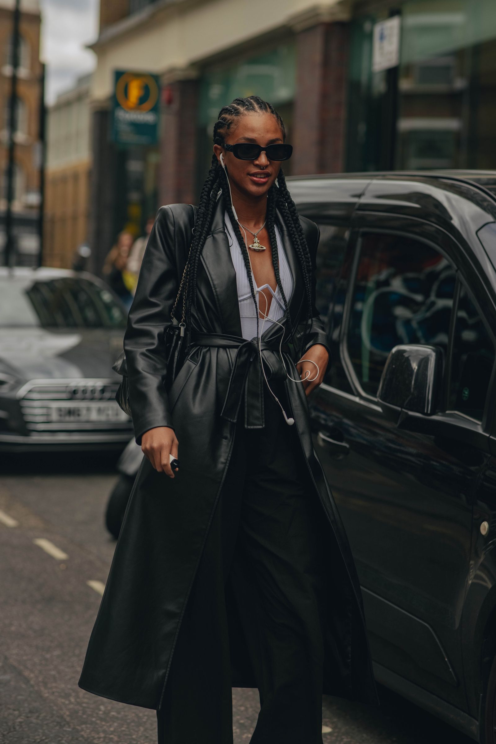 The Best Street Style From London Fashion Week Spring 2023 | Who What Wear