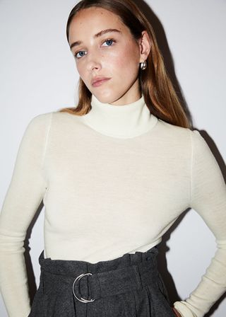 9 White-Turtleneck Outfits That Will Always Look Chic
