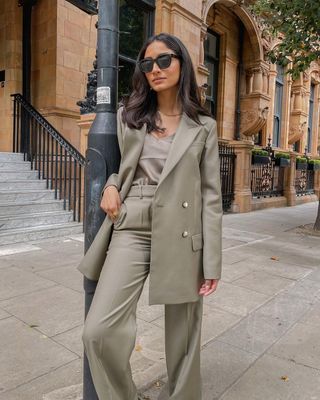 classic-british-outfits-302976-1665565920677-image