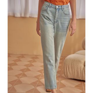 Simple Retro + Gemma High-Waisted Jeans