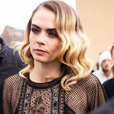 cara-delevingne-airport-outfit-303511-1667594107008-square