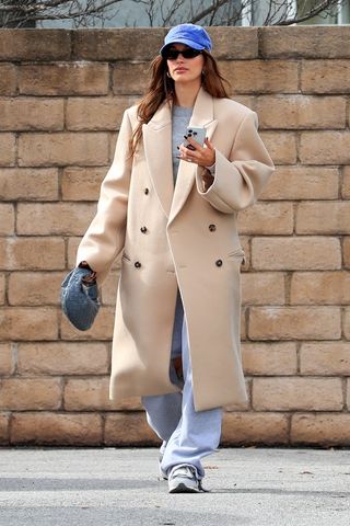 hailey-bieber-coat-303651-1668117165028-image