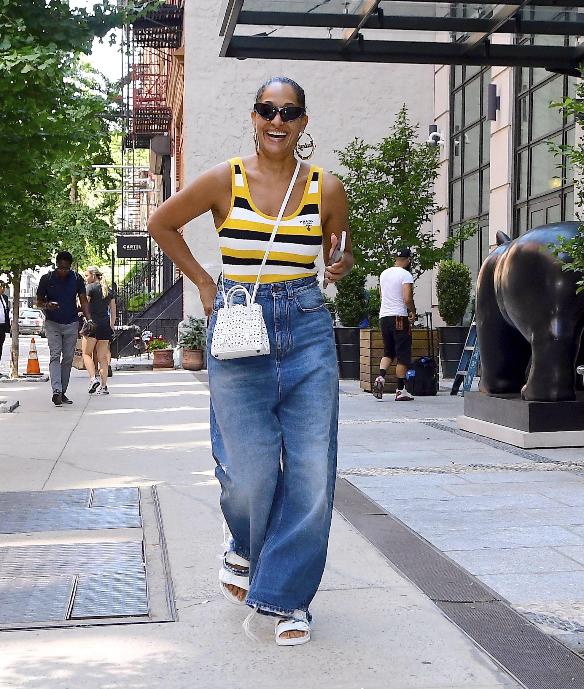 celebrity-jeans-trends-2023-303959-1671628812227-main