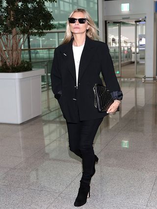 celebrity-airport-looks-with-heels-304005-1669718091715-main