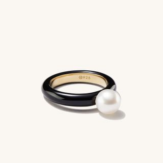 Mejuri + Contrast Pearl Ring