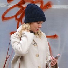 sienna-miller-casual-winter-outfit-304159-1669893879298-square