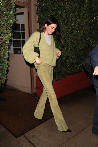 kendall-jenner-low-rise-flares-304264-1670272496044-image