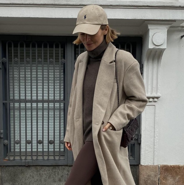 leggings, new balance, trench coat, outfit of the day, ootd, cap